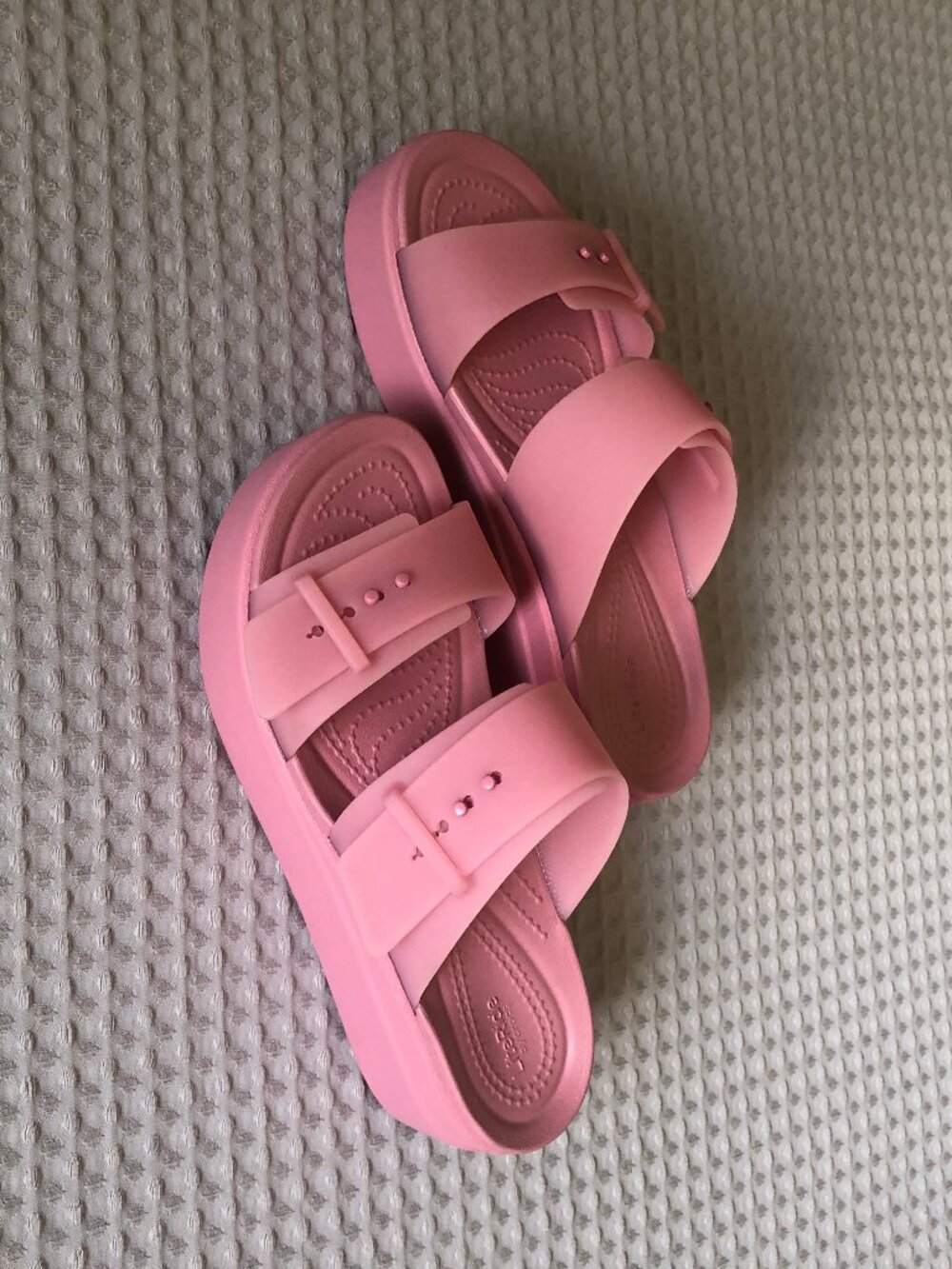 NEW Frosted Pink LiteRide CROCS Brooklyn Wedge with 2 Adjustable Straps - Size 7 - Picture 4 of 9
